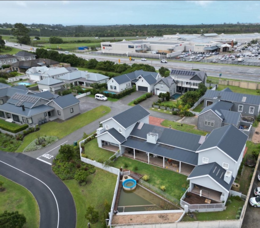 3 Bedroom Property for Sale in Kraaibosch Western Cape